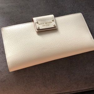 Kate Spade Travel Wallet / Clutch